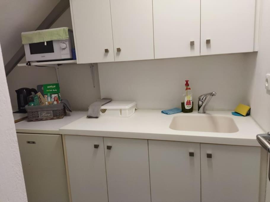 Cozy Apartment Near To The Airport Kouvarás Extérieur photo