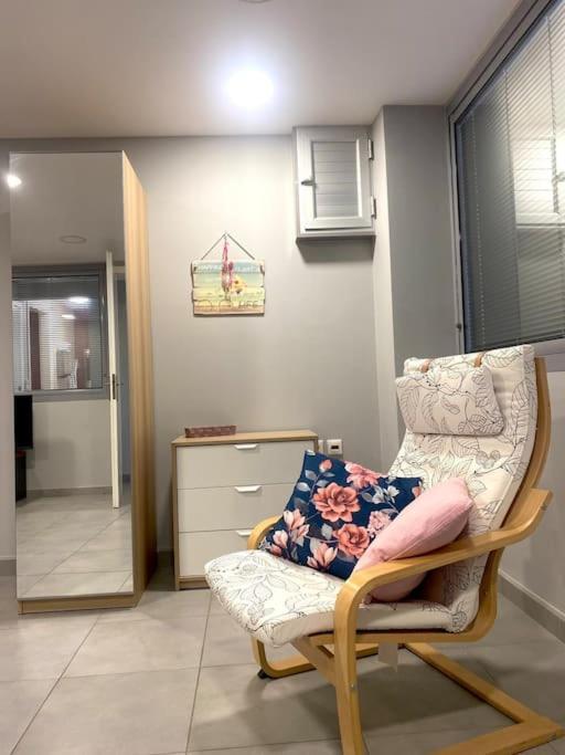 Cozy Apartment Near To The Airport Kouvarás Extérieur photo