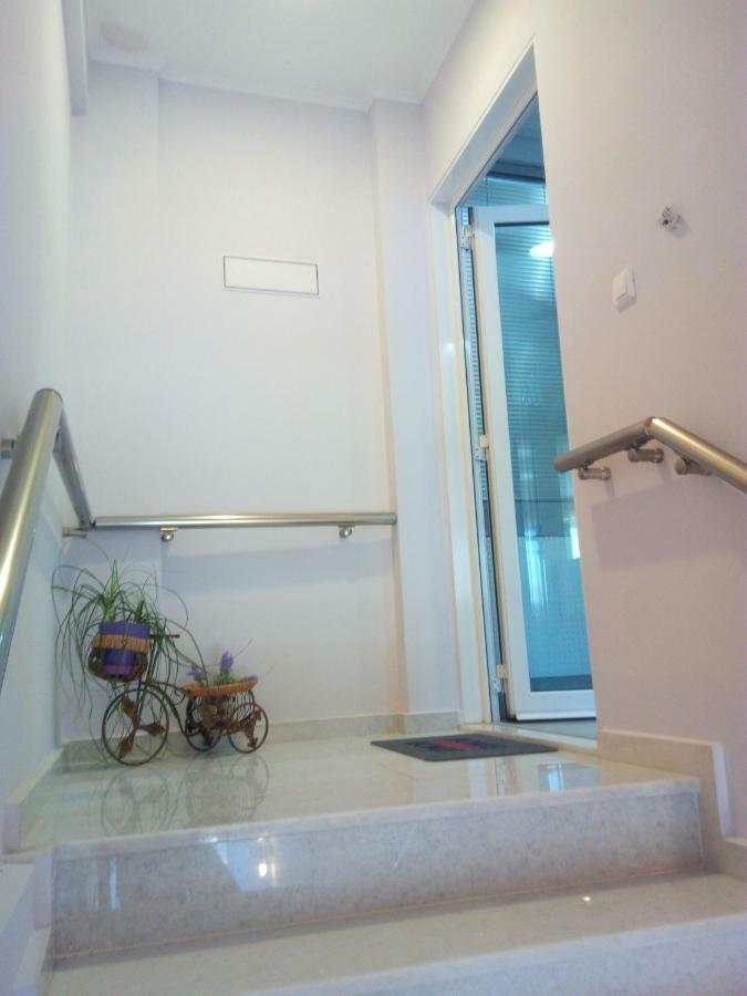 Cozy Apartment Near To The Airport Kouvarás Extérieur photo